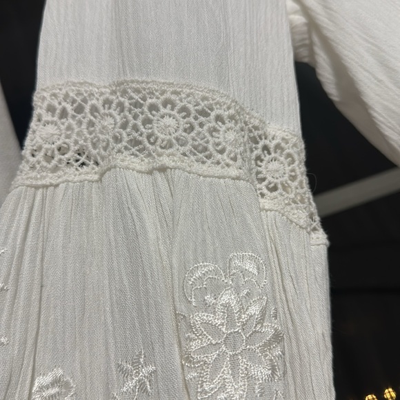 Francesca’s White Long Sleeve Dress, NWT Size Medium - Picture 4 of 7